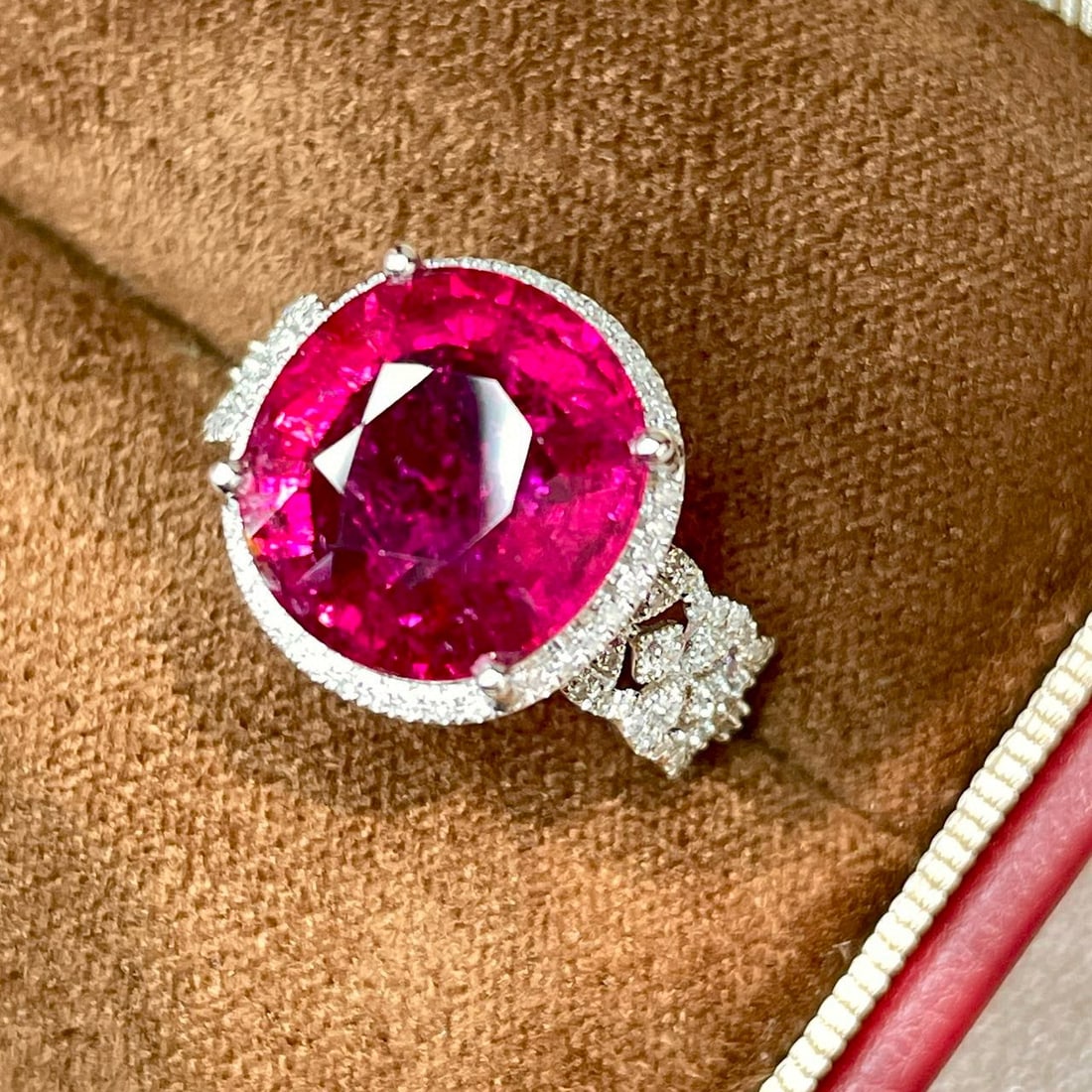 14k Gold 6.2 Ct Natural Tourmaline & Diamond Ring: Ref:231052245 // gold content:14k gold // ring size:7. 25us // // main gemstone:tourmaline // shape:oval // carat weight:6. 2ct // color:red // treatment:natural // // adjacent gemstone 2 : diamond //