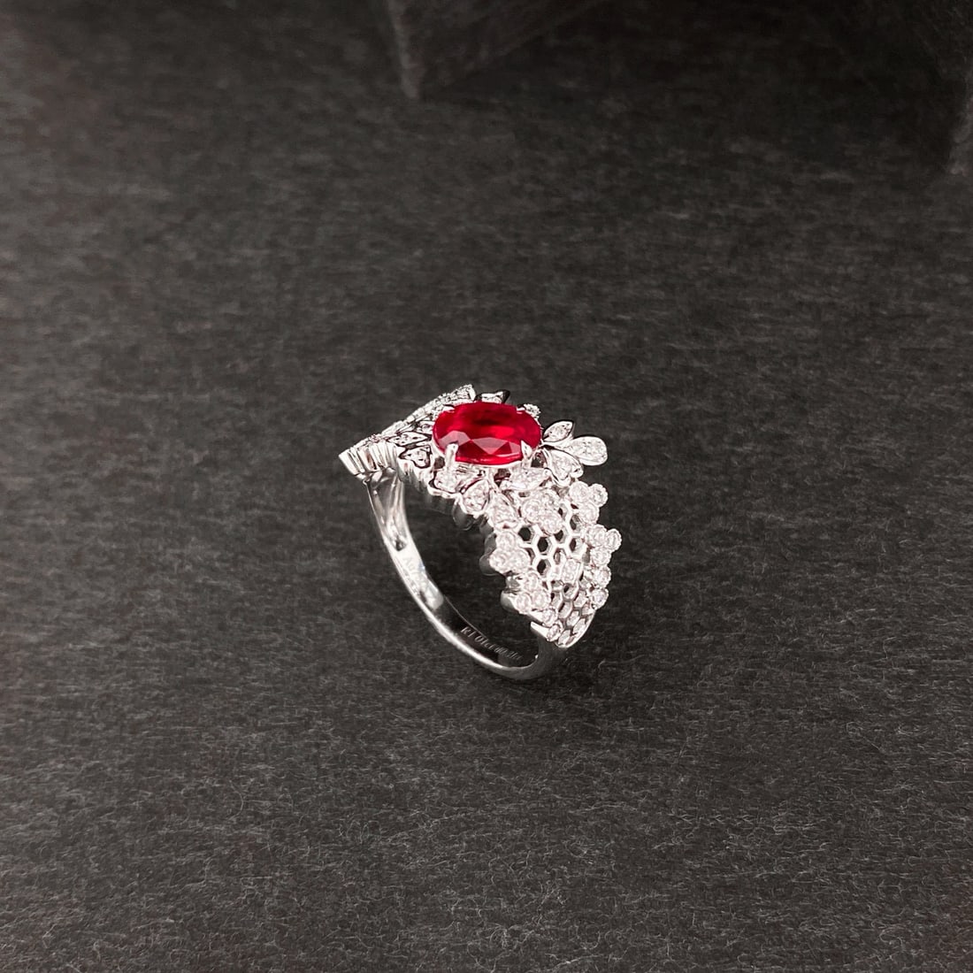 14k Gold 1.32 Ctw Natural Ruby & Diamond Ring: Ref:231052247 // gold content:14k gold // ring size:7. 25us // // main gemstone:ruby // shape:oval // carat weight:1. 01ct // color:pigeonblood red // treatment:natural // // adjacent gemstone 2 : dia
