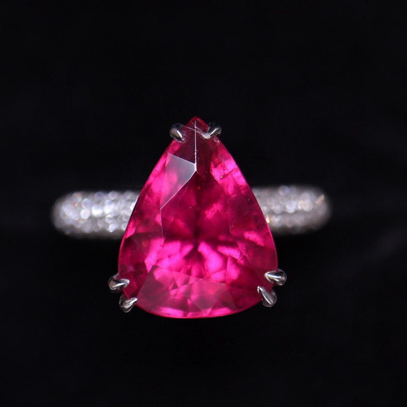 14k Gold 5 Ct Natural Tourmaline & Diamond Ring: Ref:231052261 // gold content:14k gold // ring size:7. 25us // // main gemstone:tourmaline // shape:pear // carat weight:5ct // color:red // treatment:natural // // adjacent gemstone 2 : diamond // nu