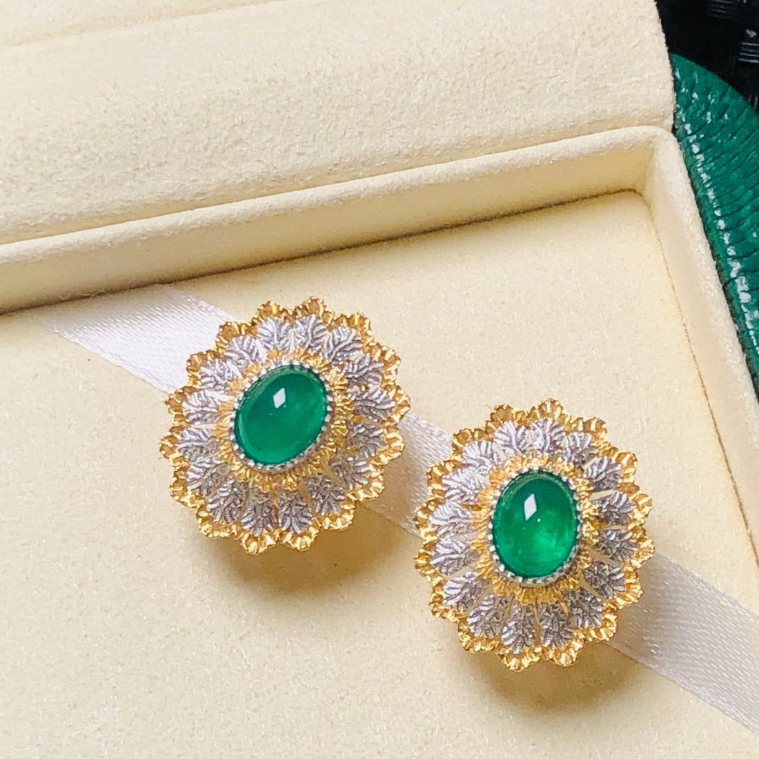 14k Gold 3.66 Ct Natural Emerald Earrings - 7