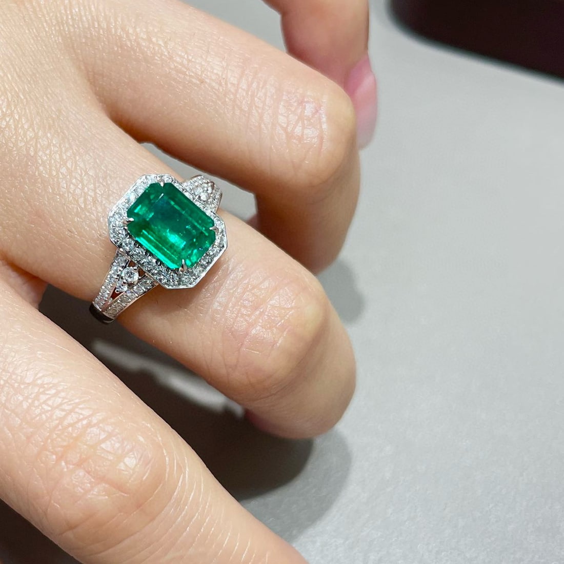 14k Gold 2.25 Ct Vivid Green Natural Emerald & Diamond Ring - 5