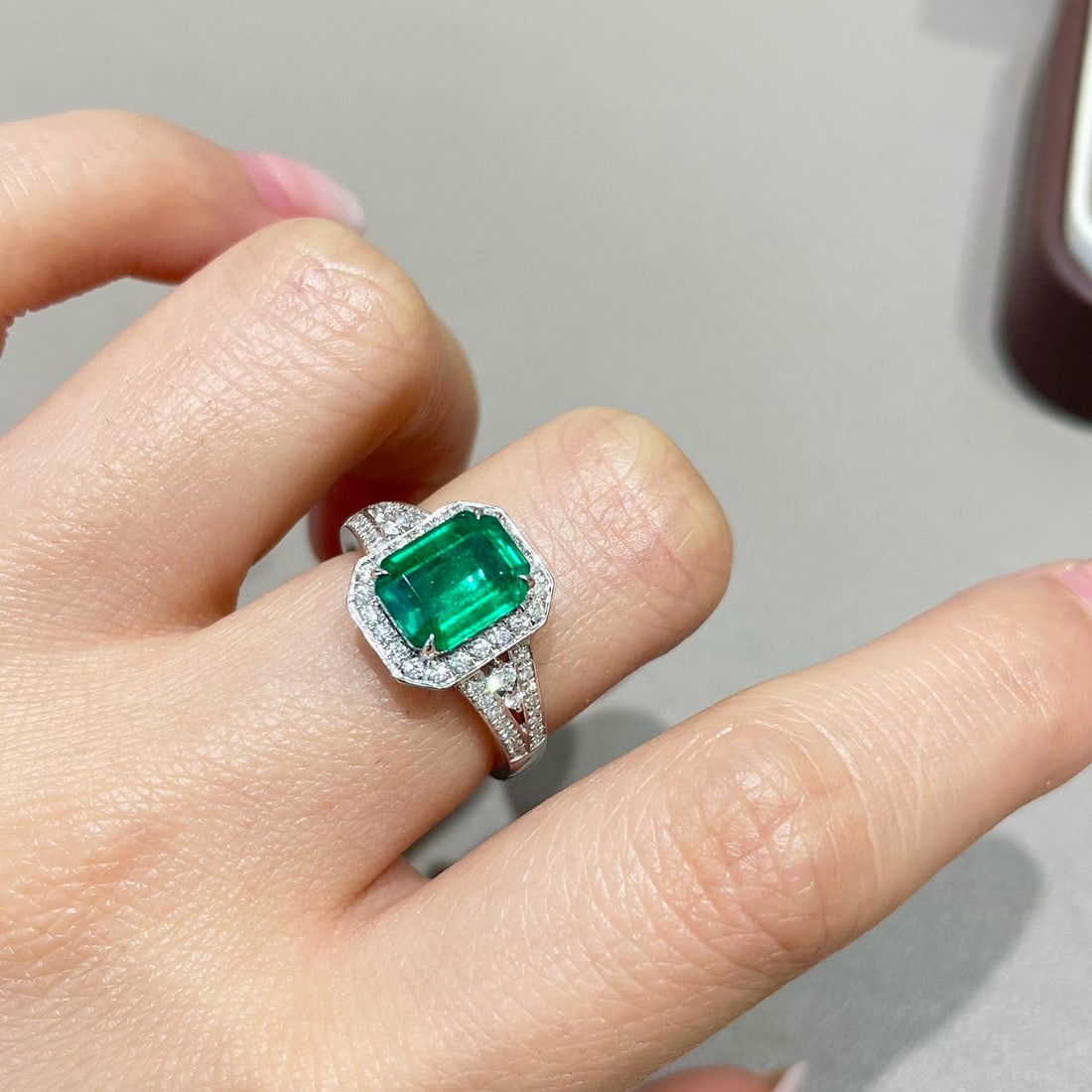 14k Gold 2.25 Ct Vivid Green Natural Emerald & Diamond Ring - 6