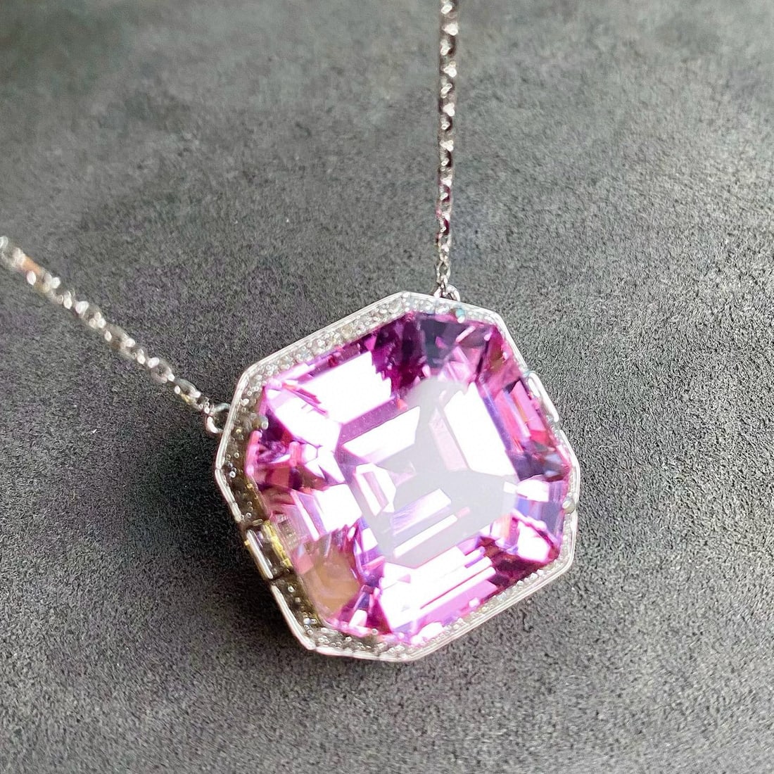 14k Gold 35.31 Ctw Natural Kunzite & Diamond Necklace - 2
