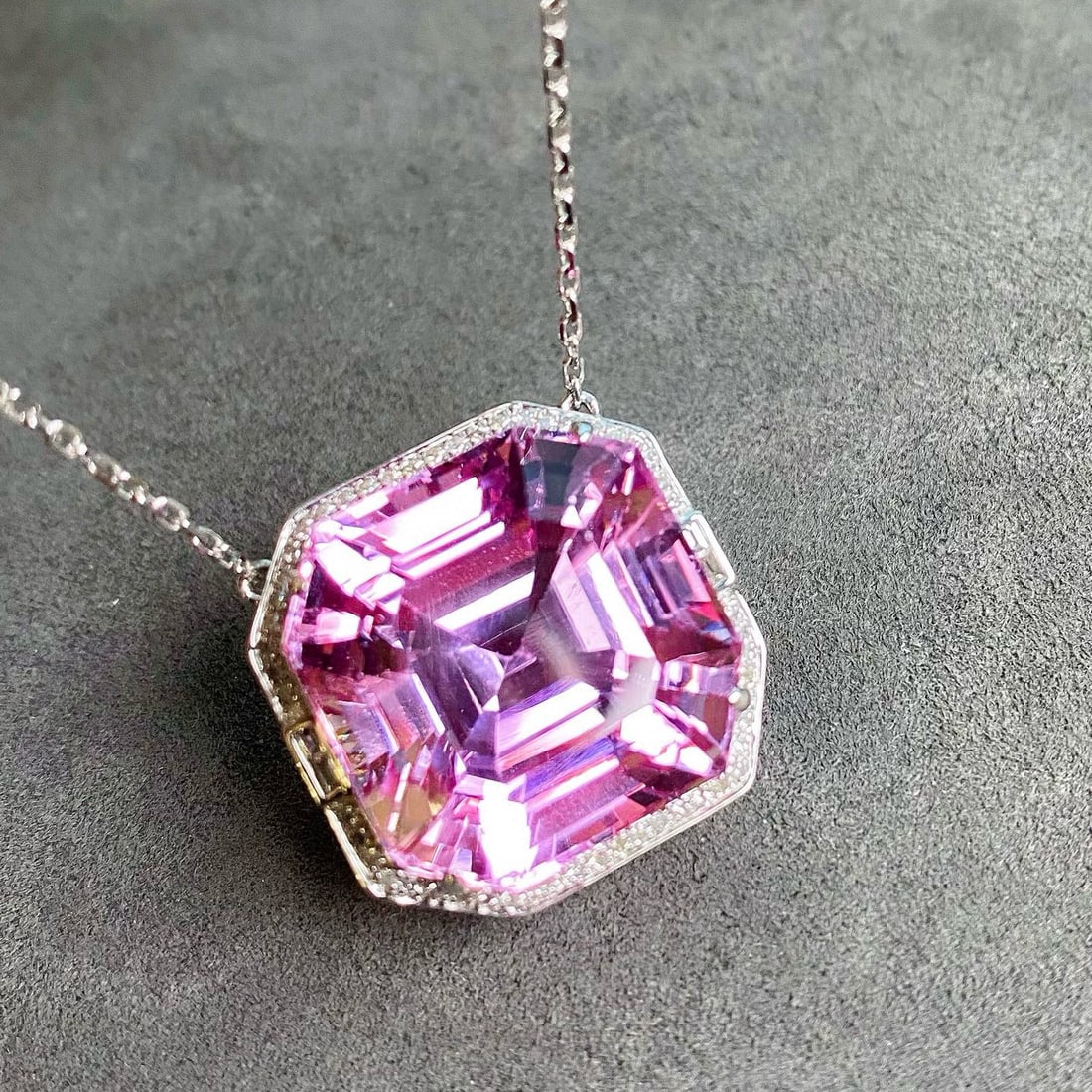 14k Gold 35.31 Ctw Natural Kunzite & Diamond Necklace - 3
