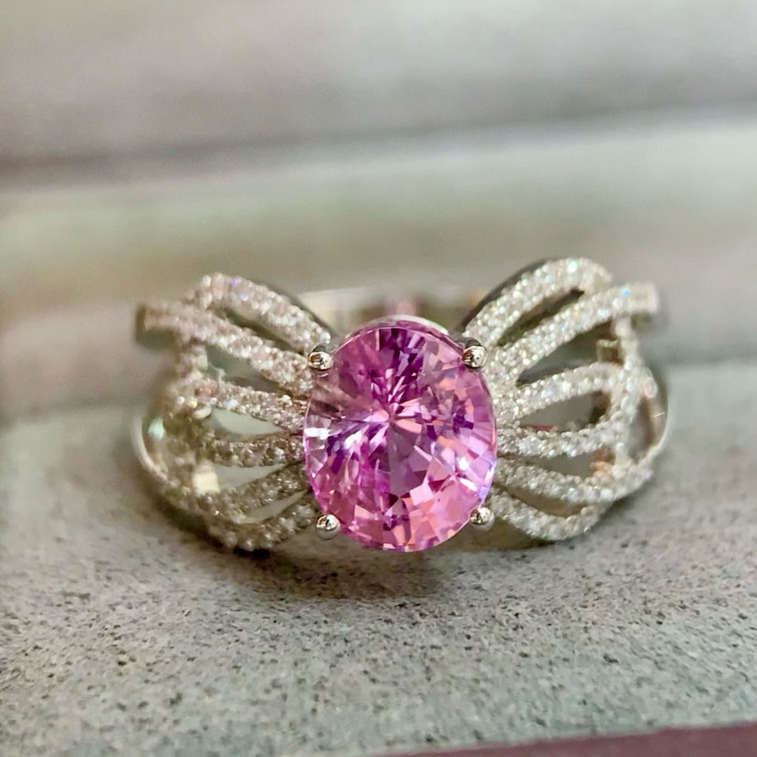 14k Gold 1.98 Ctw Natural Padparadscha Sapphire & Diamond Ring: Ref:231052297 // gold content:14k gold // ring size:7. 25us // // main gemstone:padparadscha sapphire // shape:oval // carat weight:1. 71ct // color:orangish pink // treatment:natural // // adjacent