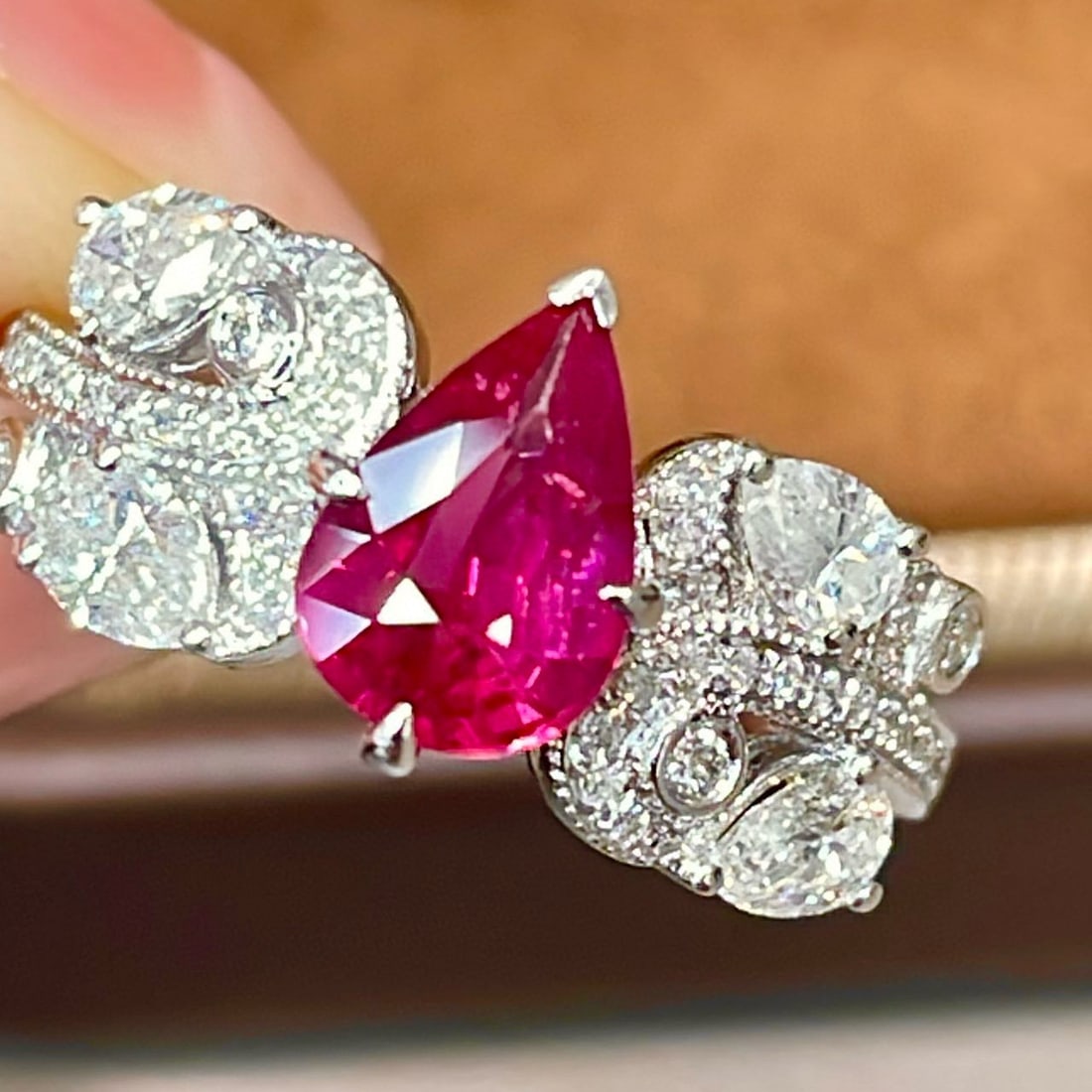 14k Gold 1.72 Ctw Natural Ruby & Diamond Ring: Ref:231052309 // gold content:14k gold // ring size:7. 25us // // main gemstone:ruby // shape:pear // carat weight:1. 02ct // color:red // treatment:natural // // adjacent gemstone 2 : diamond // shap