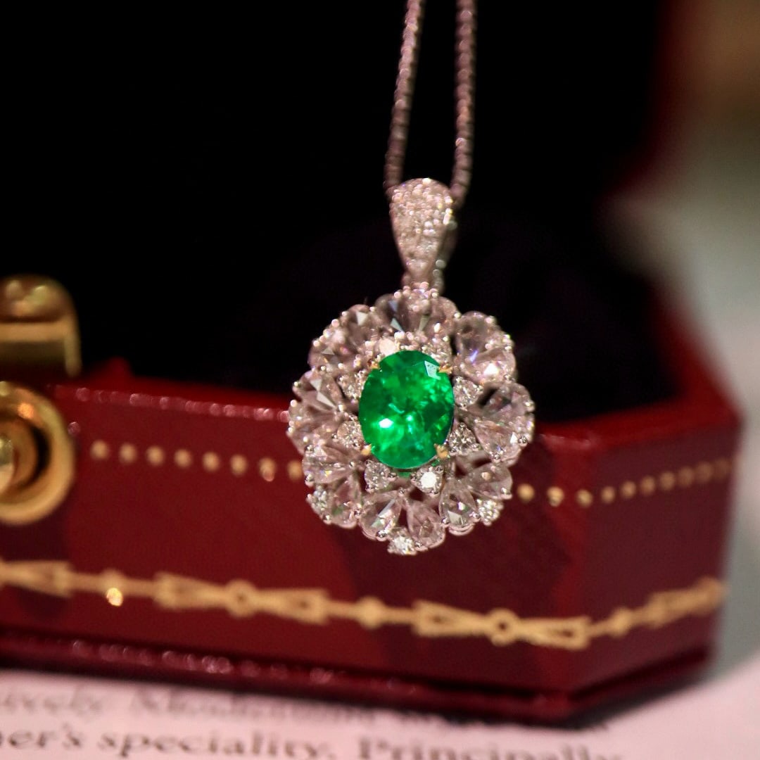 14k Gold 0.77 Ctw Vivid Green Natural Emerald & Diamond Pendant( Without Chain ) - 4
