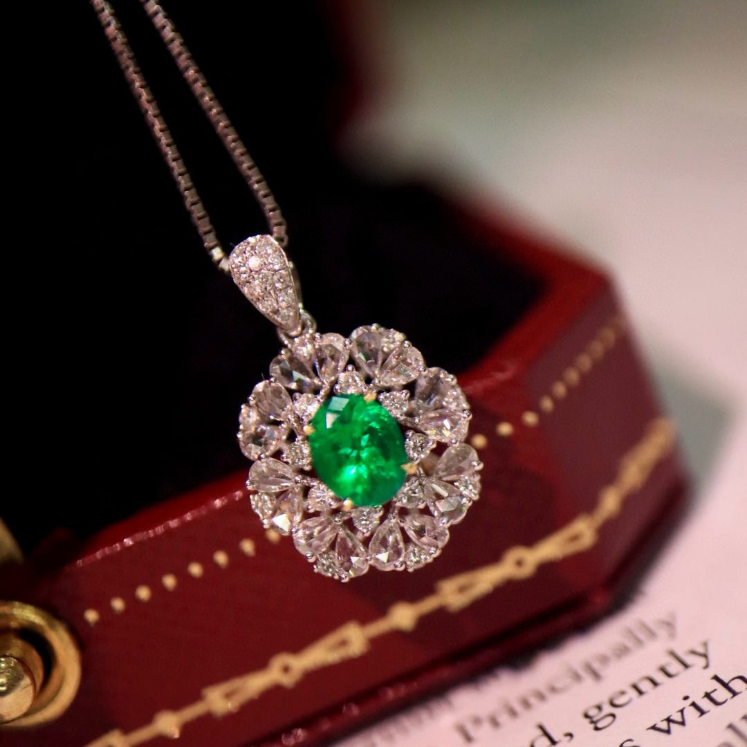 14k Gold 0.77 Ctw Vivid Green Natural Emerald & Diamond Pendant( Without Chain ) - 5