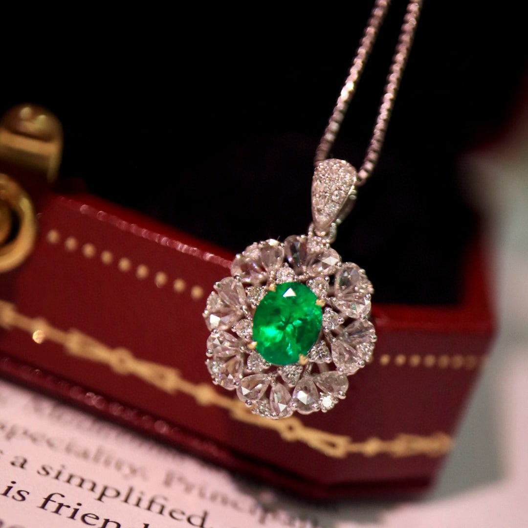 14k Gold 0.77 Ctw Vivid Green Natural Emerald & Diamond Pendant( Without Chain ) - 7