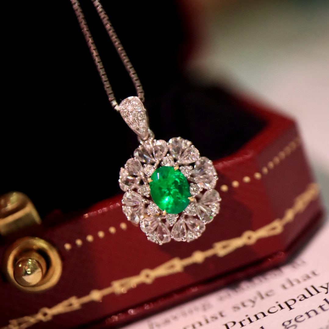 14k Gold 0.77 Ctw Vivid Green Natural Emerald & Diamond Pendant( Without Chain ) - 9