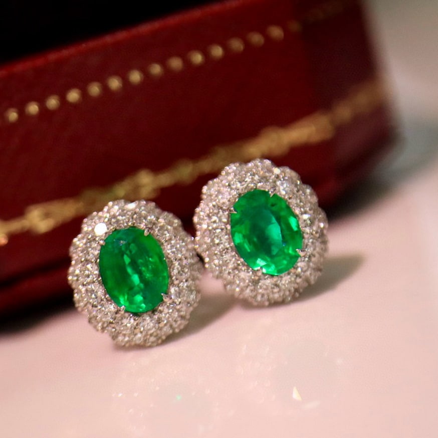 14k Gold 1.10 Ctw Vivid Green Natural Emerald & Diamond Earrings - 3