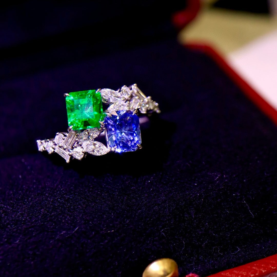 14k Gold 1.69 Ctw Natural Sapphire & Emerald & Toi Et Moi Ring: Ref:231052320 // gold content:14k gold // ring size:7. 25us // // main gemstone:sapphire // shape:octagonal // carat weight:1. 07ct // color:blue // treatment:natural // // adjacent gemstone 2 :