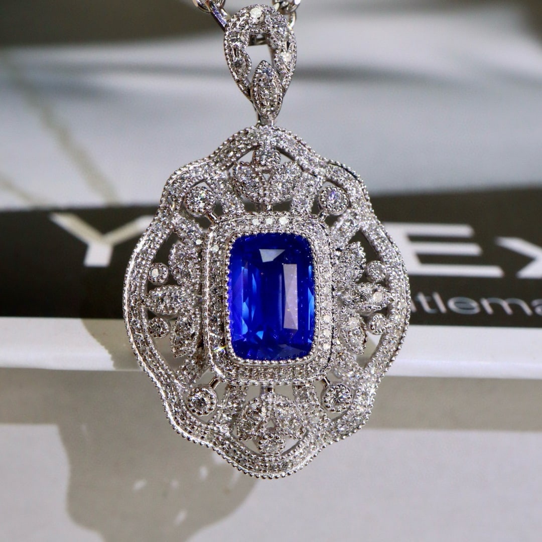 14k Gold 2.75 Ctw Vivid Blue Natural Sapphire & Diamond Pendant( Without Chain ): Ref:231052324 // gold content:14k gold // main gemstone:sapphire // shape:cushion // carat weight:2. 05ct // color:vivid blue // treatment:natural // // adjacent gemstone 2 : diamond // shape:round