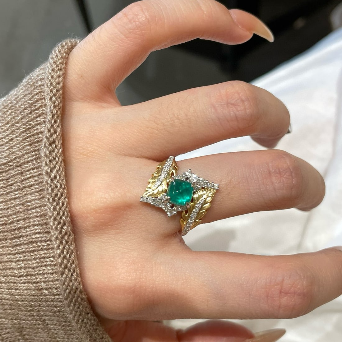 14k Gold 1.1 Ct Natural Emerald & Diamond Ring - 2