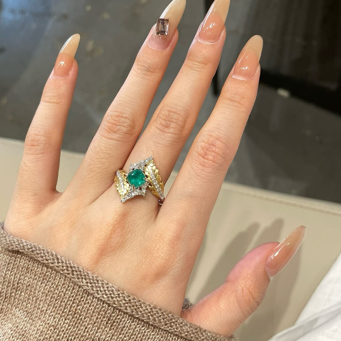 14k Gold 1.1 Ct Natural Emerald & Diamond Ring - 3