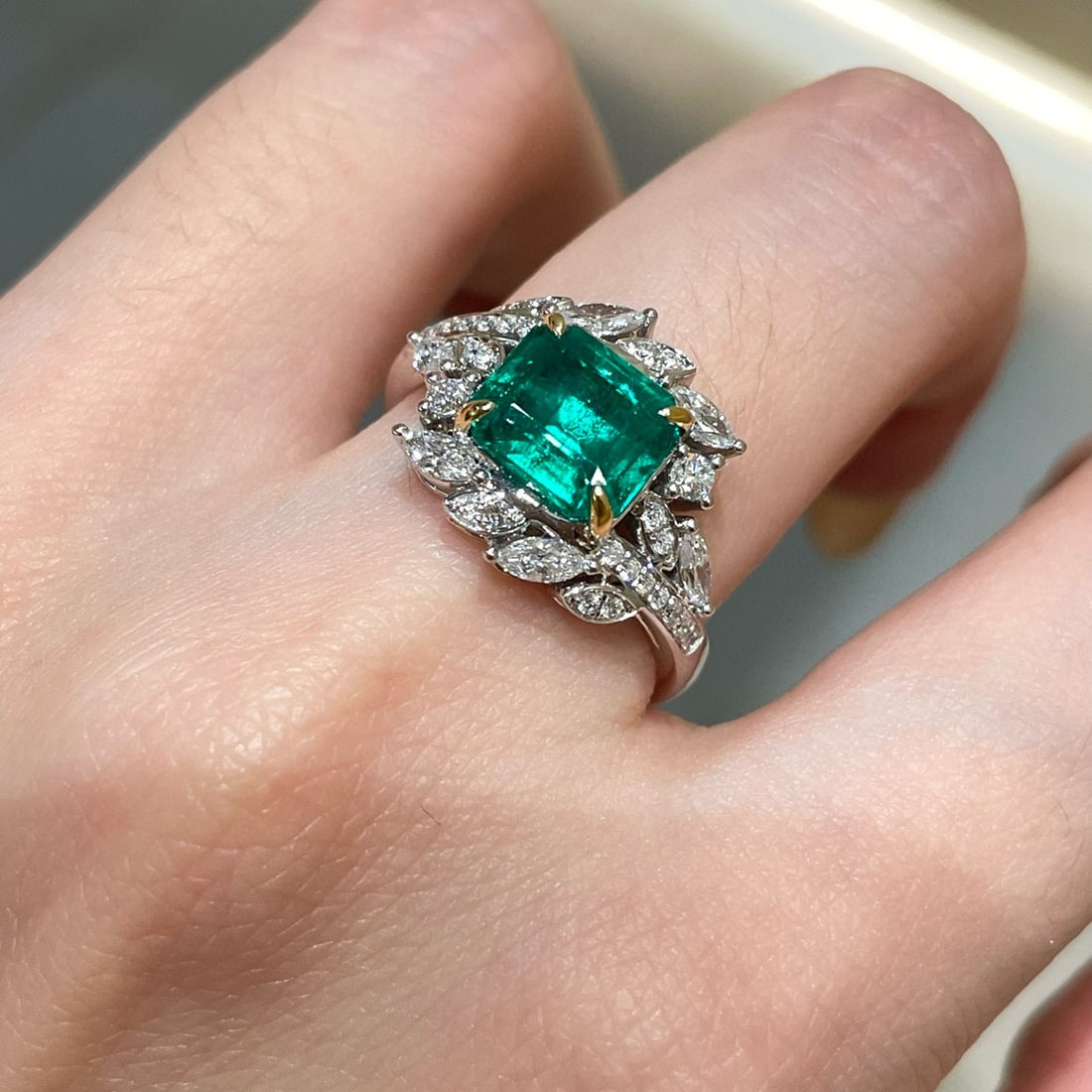 14k Gold 2.23 Ct Natural Emerald & Diamond Ring - 3