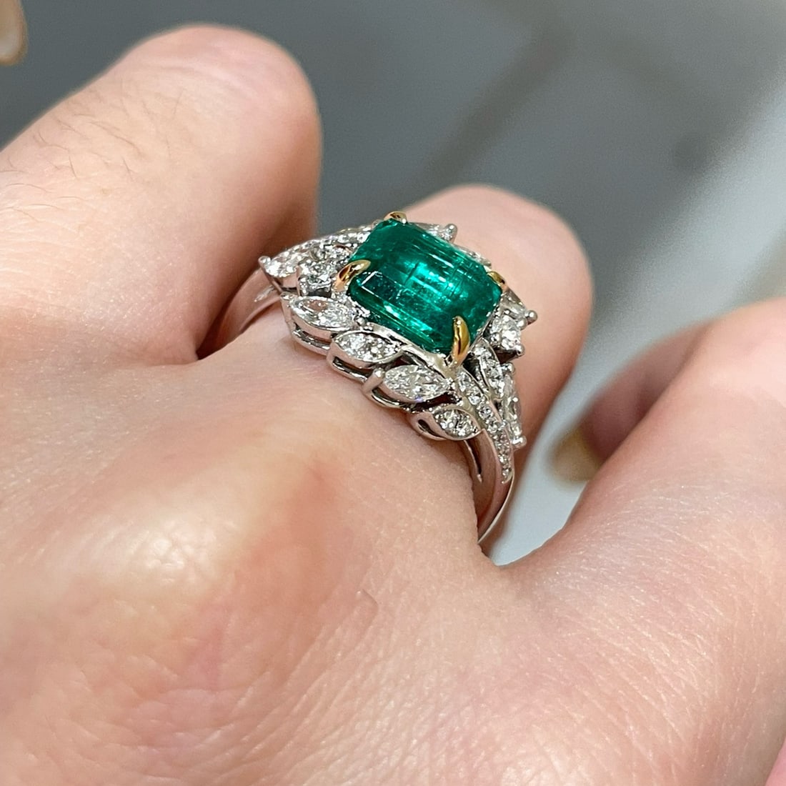14k Gold 2.23 Ct Natural Emerald & Diamond Ring - 5
