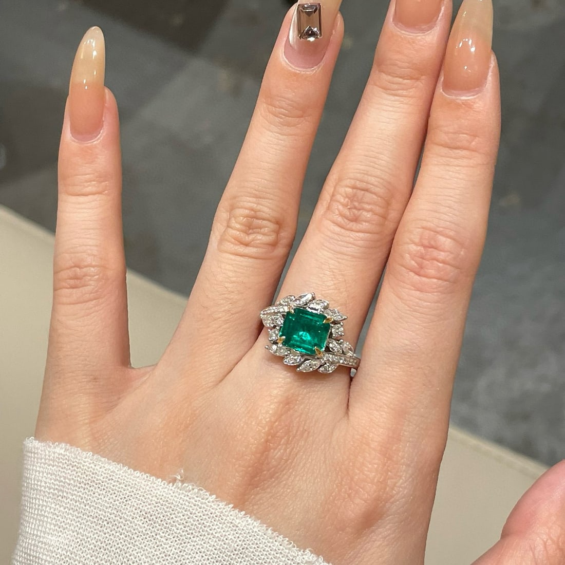 14k Gold 2.23 Ct Natural Emerald & Diamond Ring - 7