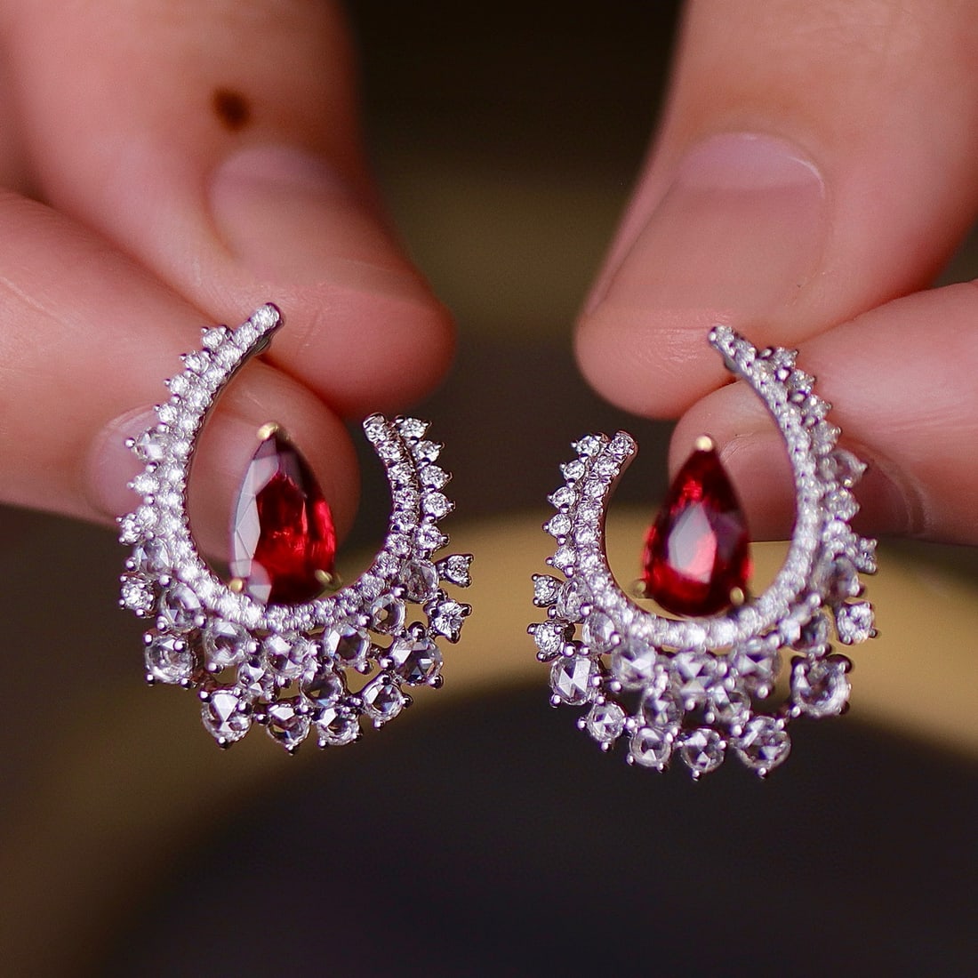 14k Gold 2.68 Ctw Natural Ruby & Diamond Earrings: Ref:231052340 // gold content:14k gold // main gemstone:ruby // shape:pear // carat weight:1. 68ct // color:pigeonblood red // treatment:natural // // adjacent gemstone 2 : diamond // shape:round // c