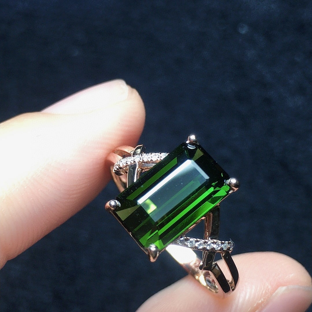14k Gold 2.24 Ct Natural Tourmaline & Diamond Ring: Ref:231052352 // gold content:14k gold // ring size:7. 25us // // main gemstone:tourmaline // shape:octagonal // carat weight:2. 24ct // color:green // treatment:natural // // adjacent gemstone 2 : di
