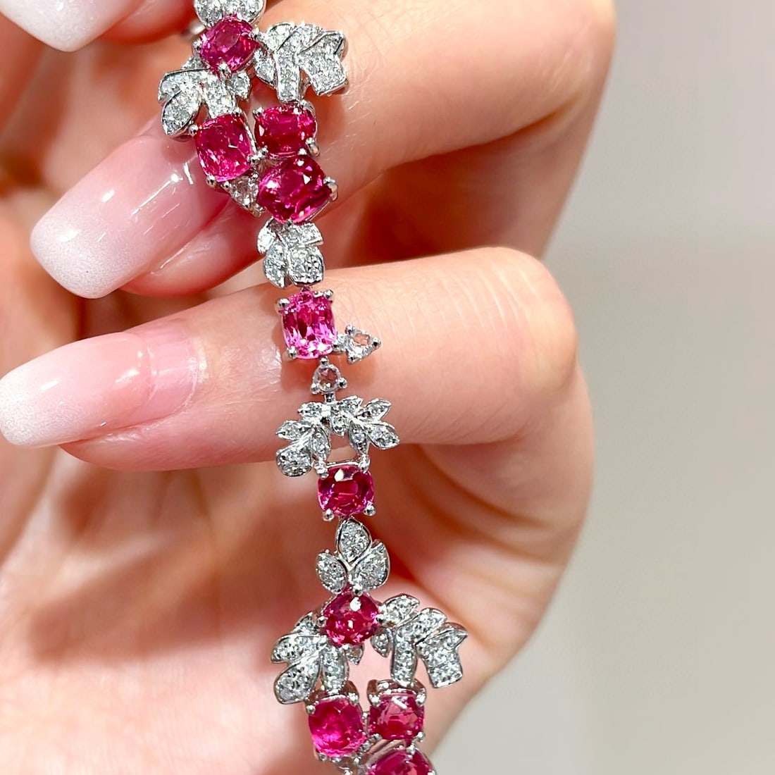 14k Gold 7.7 Ct Natural Spinel & Diamond & Sapphire Bracelet - 4