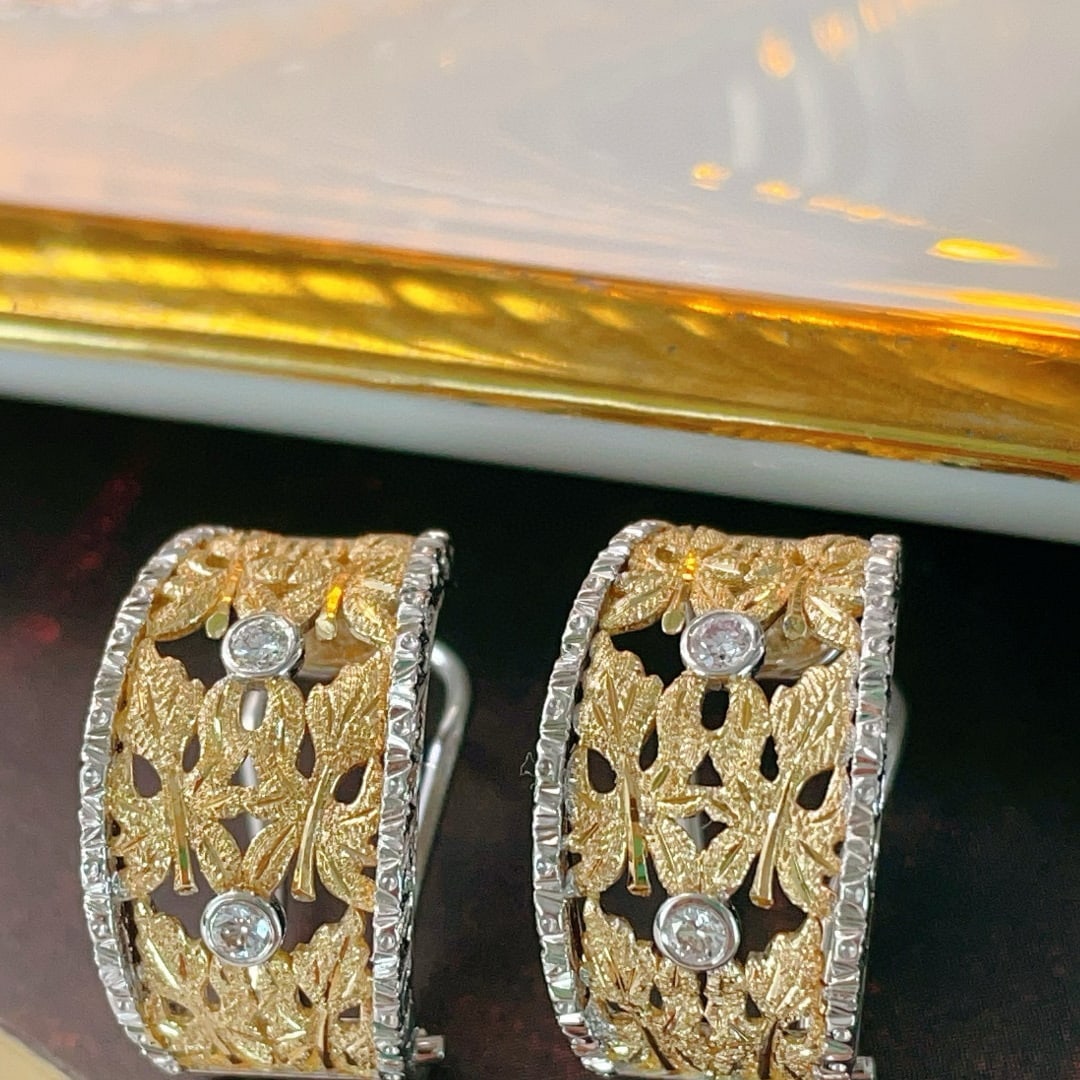 14k Gold 0.12 Ct Natural H Diamond Earrings: Ref:231052358 // gold content:14k gold // main gemstone:diamond // shape:round // carat weight:0. 12ct // clarity grade:vs-si // color:h // treatment:natural // cut grade:g // Condition: New Low Estim