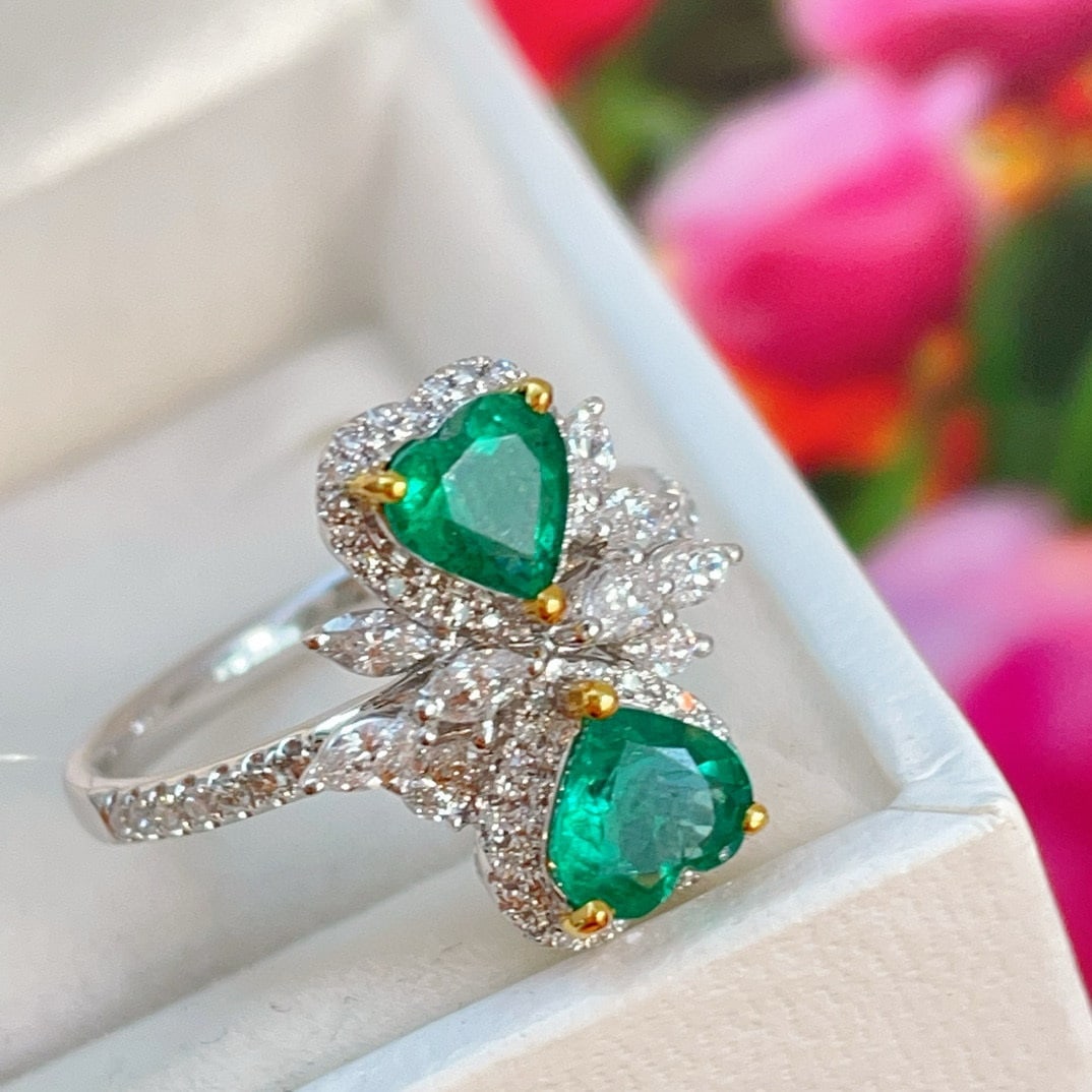 14k Gold 1.63 Ctw Vivid Green Natural Emerald & Diamond Ring: Ref:231052359 // gold content:14k gold // ring size:7. 25us // // main gemstone:emerald // shape:heart // carat weight:1. 1ct // color:vivid green // treatment:natural // // adjacent gemstone 2 :