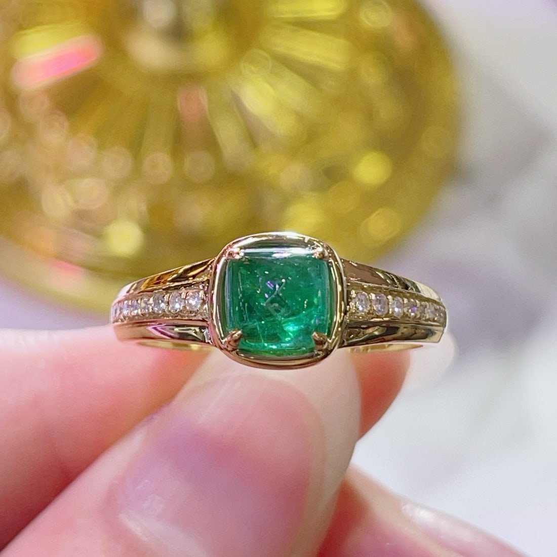 14k Gold 1 Ct Natural Emerald & Diamond Ring: Ref:231052361 // gold content:14k gold // ring size:7. 25us // // main gemstone:emerald // shape:suger-loaf // carat weight:1ct // color:green // treatment:natural // // adjacent gemstone 2 : diamond