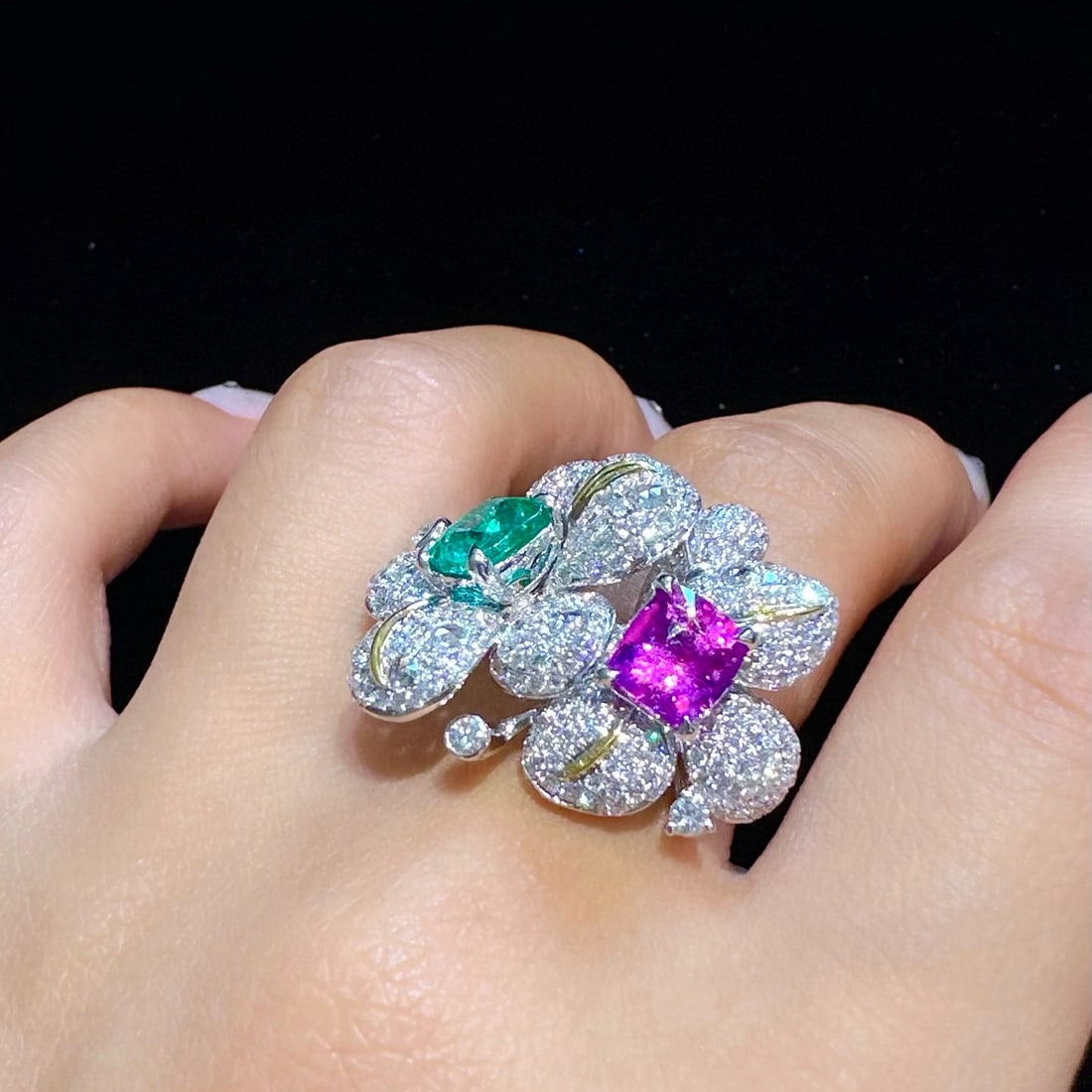 14k Gold 4.64 Ctw Natural Sapphire & Emerald & Diamond Ring - 4