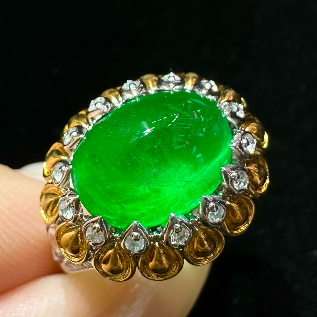 14k Gold 3.81 Ctw Natural Emerald & Diamond Ring: Ref:231052375 // gold content:14k gold // ring size:7. 25us // // main gemstone:emerald // shape:oval // carat weight:3. 66ct // color:green // treatment:natural // // adjacent gemstone 2 : diamond //