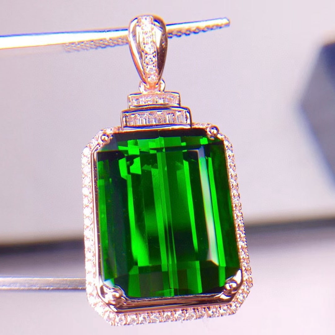 14k Gold 13.6 Ct Natural Tourmaline & Diamond Pendant( Without Chain ): Ref:231052379 // gold content:14k gold // main gemstone:tourmaline // shape:octagonal // carat weight:13. 6ct // color:green // treatment:natural // // adjacent gemstone 2 : diamond // shape:multiply 