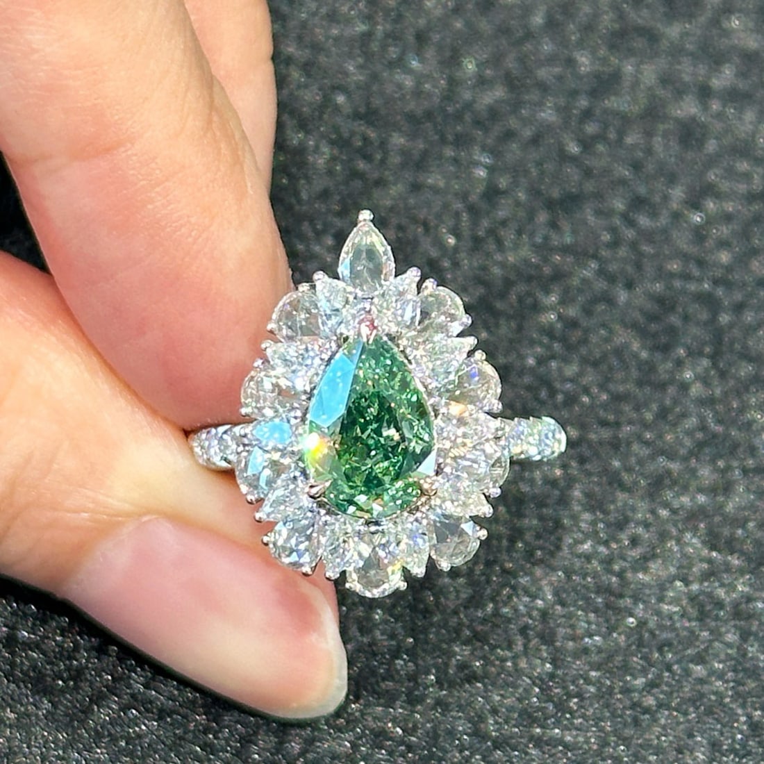 Gia Certified 14k Gold 1.71 Ct Natural Green Diamond & Diamond Ring/pendant( Without Chain ): Ref:231052385 // gold content:14k gold // ring size:7. 25us // // main gemstone:green diamond // certified:gia // shape:pear // carat weight:1. 71ct // clarity grade:vs1 // color:green //