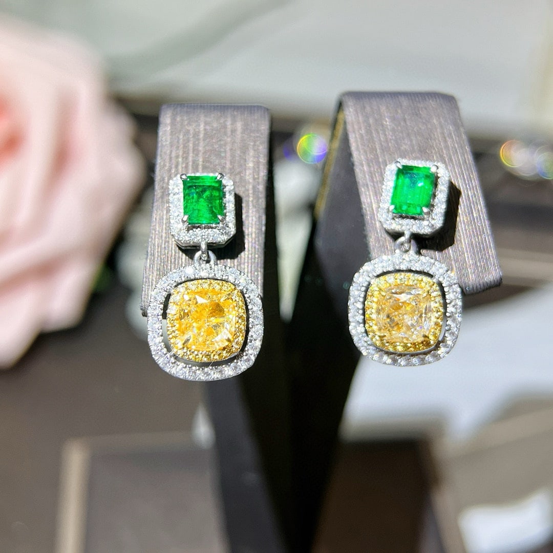 14k Gold 2.61 Ctw Natural Yellow Diamond & Diamond Earrings: Ref:231052387 // gold content:14k gold // main gemstone:yellow diamond // shape:cushion // carat weight:2. 01ct // color:yellow // treatment:natural // // adjacent gemstone 2 : diamond // shape:round 
