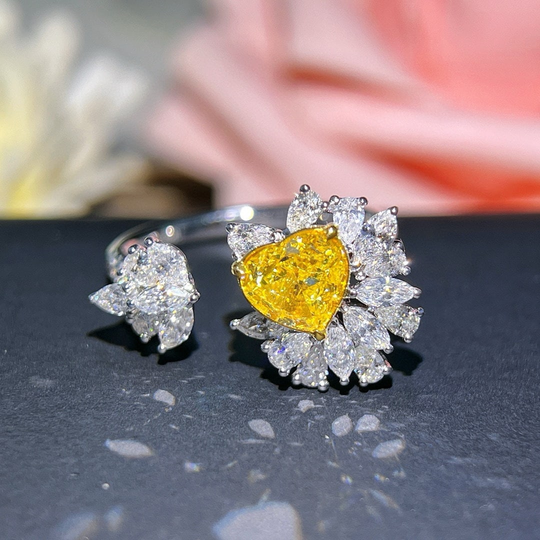 Gia Certified 14k Gold 2.03 Ctw Natural Yellow Diamond & Diamond Ring: Ref:231052408 // gold content:14k gold // ring size:7. 25us // // main gemstone:yellow diamond // certified:gia // shape:heart // carat weight:1. 04ct // clarity grade:si2 // color:yellow //