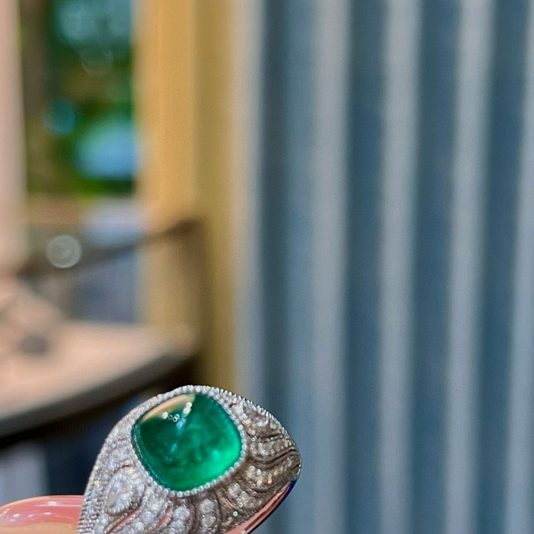14k Gold 2.97 Ctw Natural Emerald & Diamond Ring: Ref:231052411 // gold content:14k gold // ring size:7. 25us // // main gemstone:emerald // shape:suger-loaf // carat weight:2. 45ct // color:green // treatment:natural // // adjacent gemstone 2 :