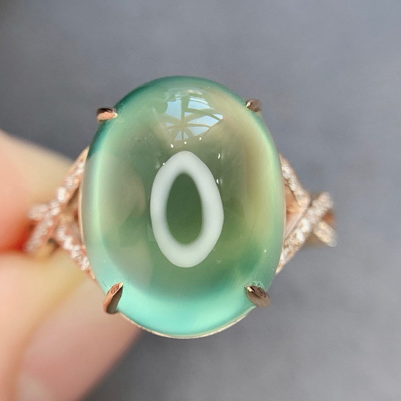 14k Gold 11.39 Ct Natural Prehnite & Diamond Ring: Ref:231052421 // gold content:14k gold // ring size:7. 25us // // main gemstone:prehnite // shape:oval // carat weight:11. 39ct // color:green // treatment:natural // // adjacent gemstone 2 : diamond 