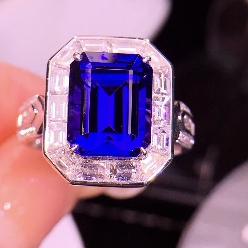 14k Gold 7.18 Ctw Natural Tanzanite & Diamond Ring: Ref:231052431 // gold content:14k gold // ring size:7. 25us // // main gemstone:tanzanite // shape:octagonal // carat weight:5. 7ct // color:blue // treatment:natural // // adjacent gemstone 2 : diamo