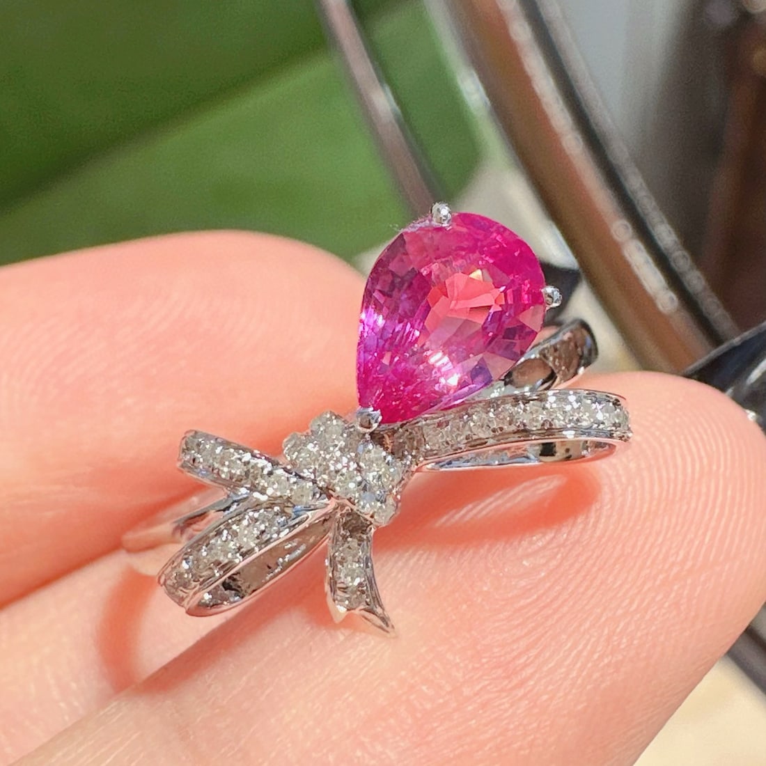 14k Gold 0.85 Ct Natural Sapphire & Diamond Ring: Ref:231052436 // gold content:14k gold // ring size:7. 25us // // main gemstone:sapphire // shape:pear // carat weight:0. 85ct // color:pink // treatment:natural // // adjacent gemstone 2 : diamond