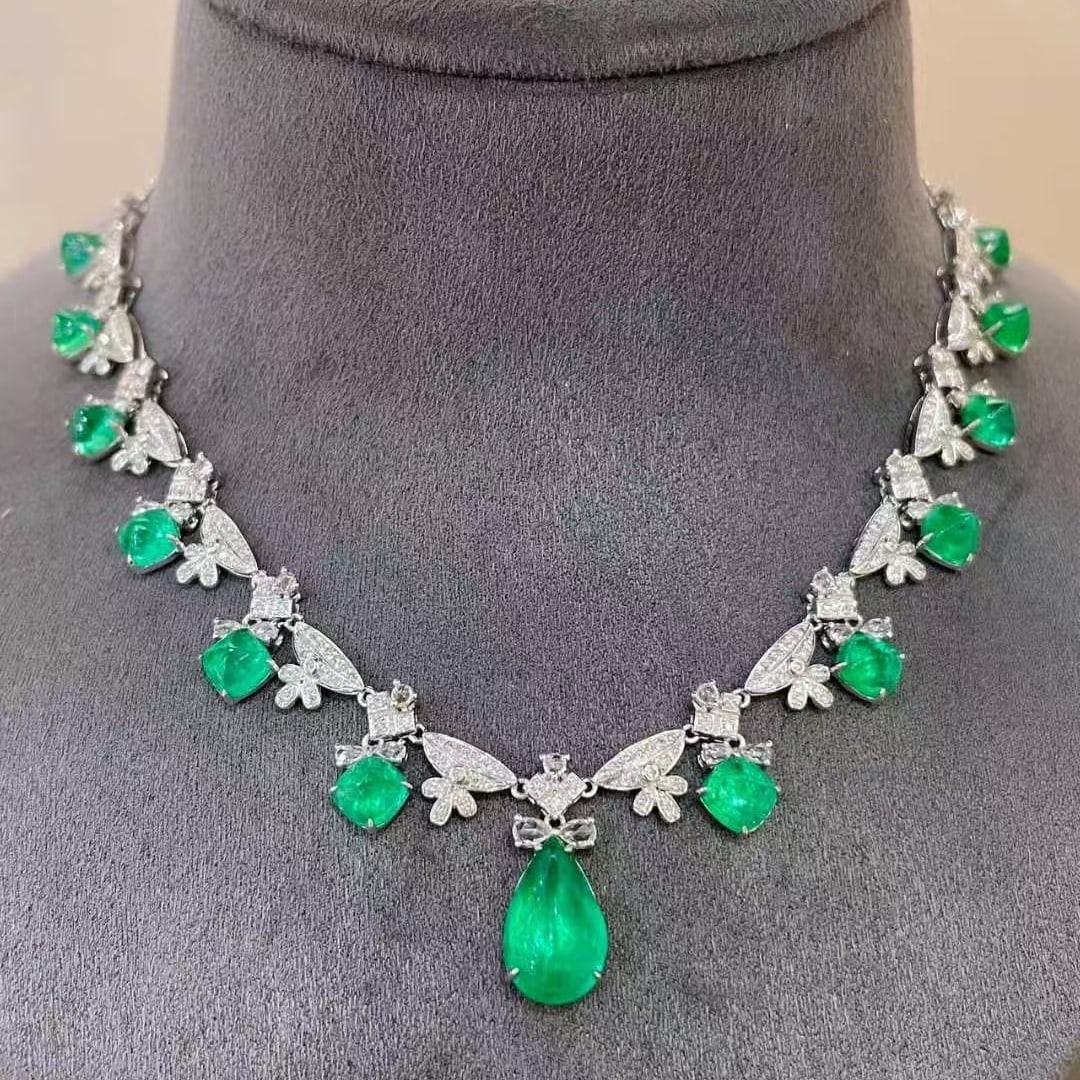 14k Gold 10.5 Ct Natural Emerald & Diamond & Sapphire Necklace: Ref:231053001 // gold content:14k gold // main gemstone:emerald // shape:pear & sugar-loaf // carat weight:10. 5ct // color:green // treatment:natural // // adjacent gemstone 2 : diamond // shape:roun