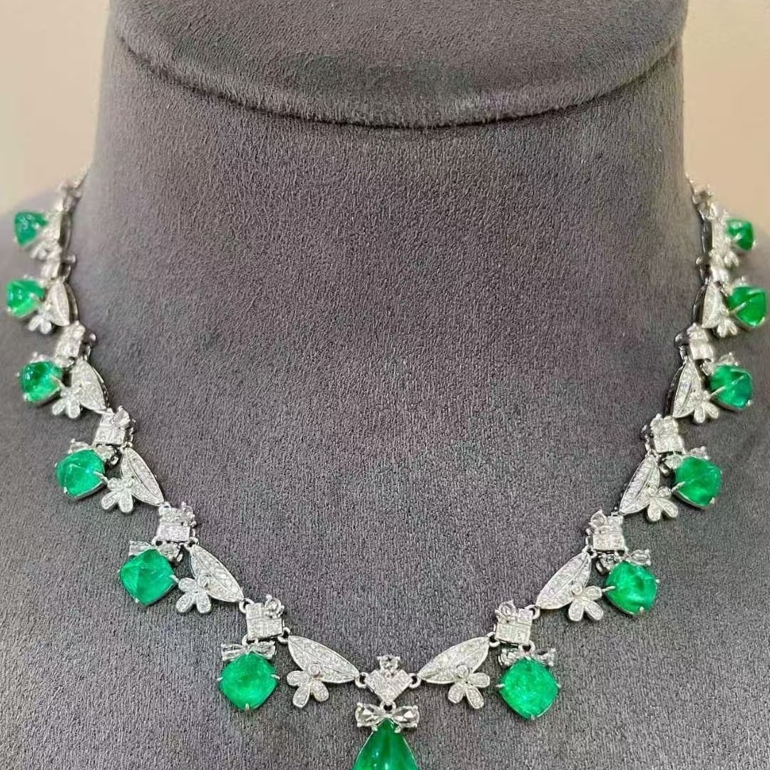 14k Gold 10.5 Ct Natural Emerald & Diamond & Sapphire Necklace - 2