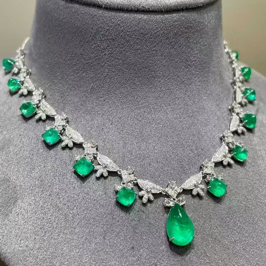 14k Gold 10.5 Ct Natural Emerald & Diamond & Sapphire Necklace - 4
