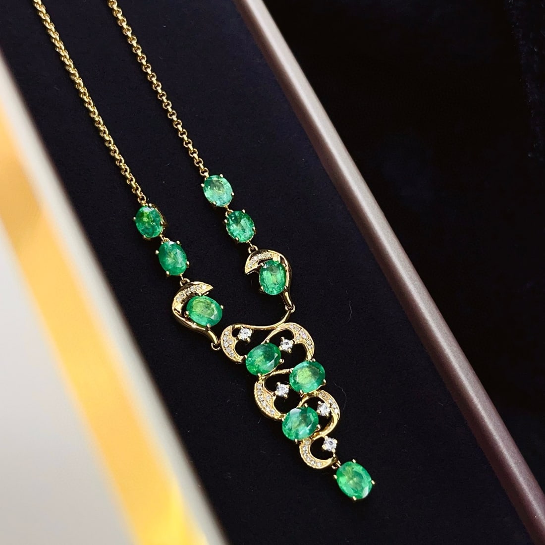 14k Gold 4.5 Ct Natural Emerald & Diamond & Sapphire Necklace - 3