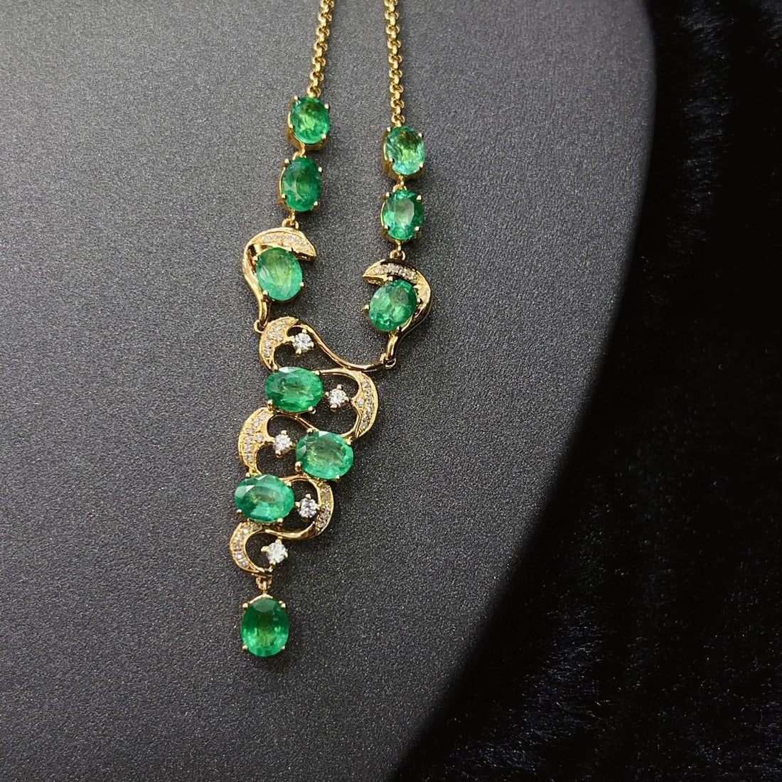 14k Gold 4.5 Ct Natural Emerald & Diamond & Sapphire Necklace - 4