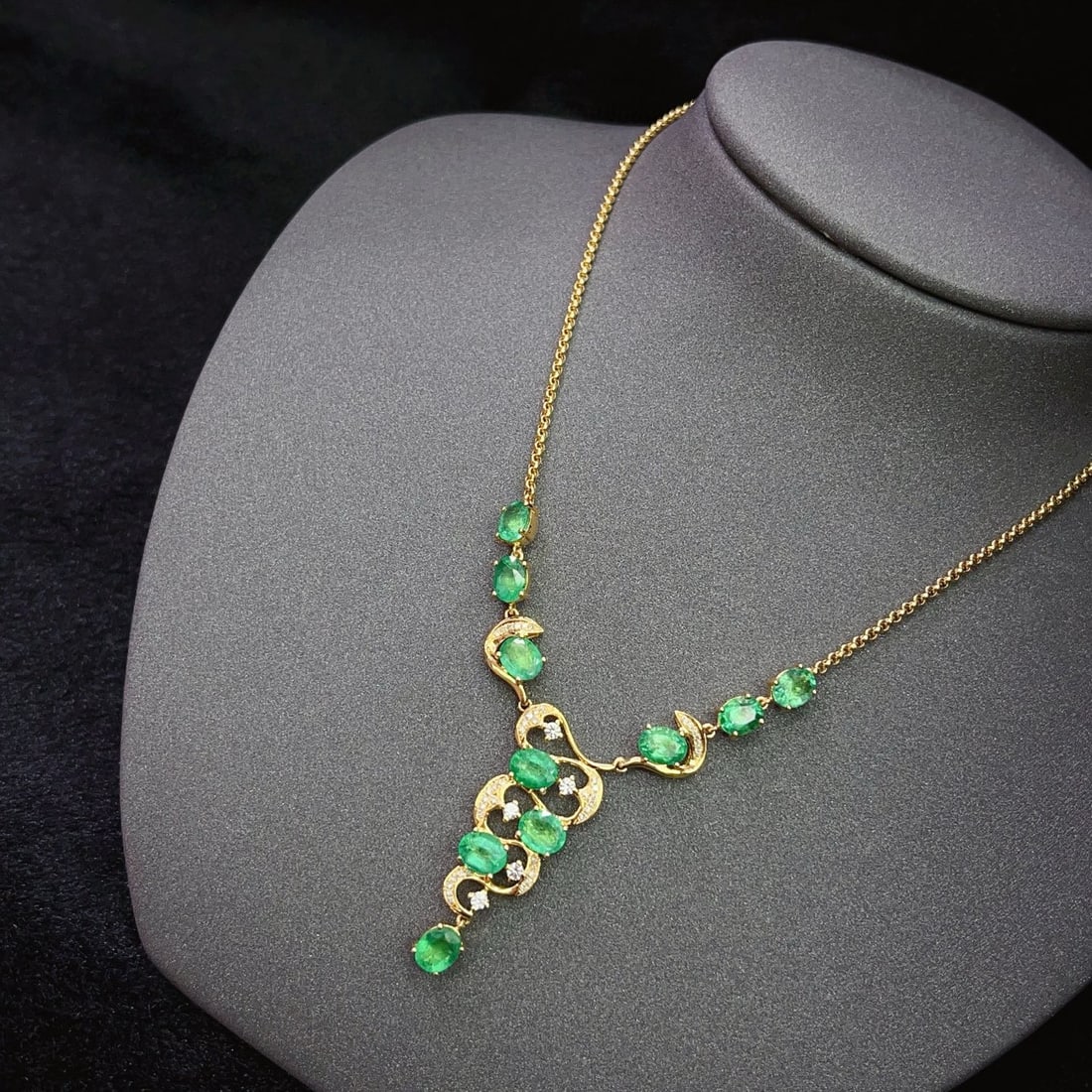 14k Gold 4.5 Ct Natural Emerald & Diamond & Sapphire Necklace - 6