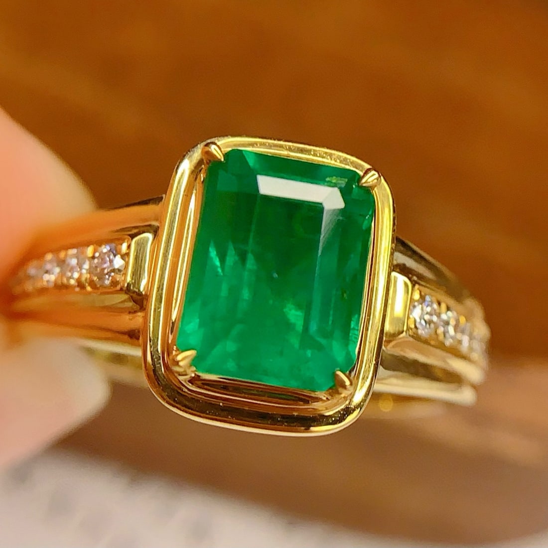 14k Gold 2 Ct Natural Emerald & Diamond Ring - 2