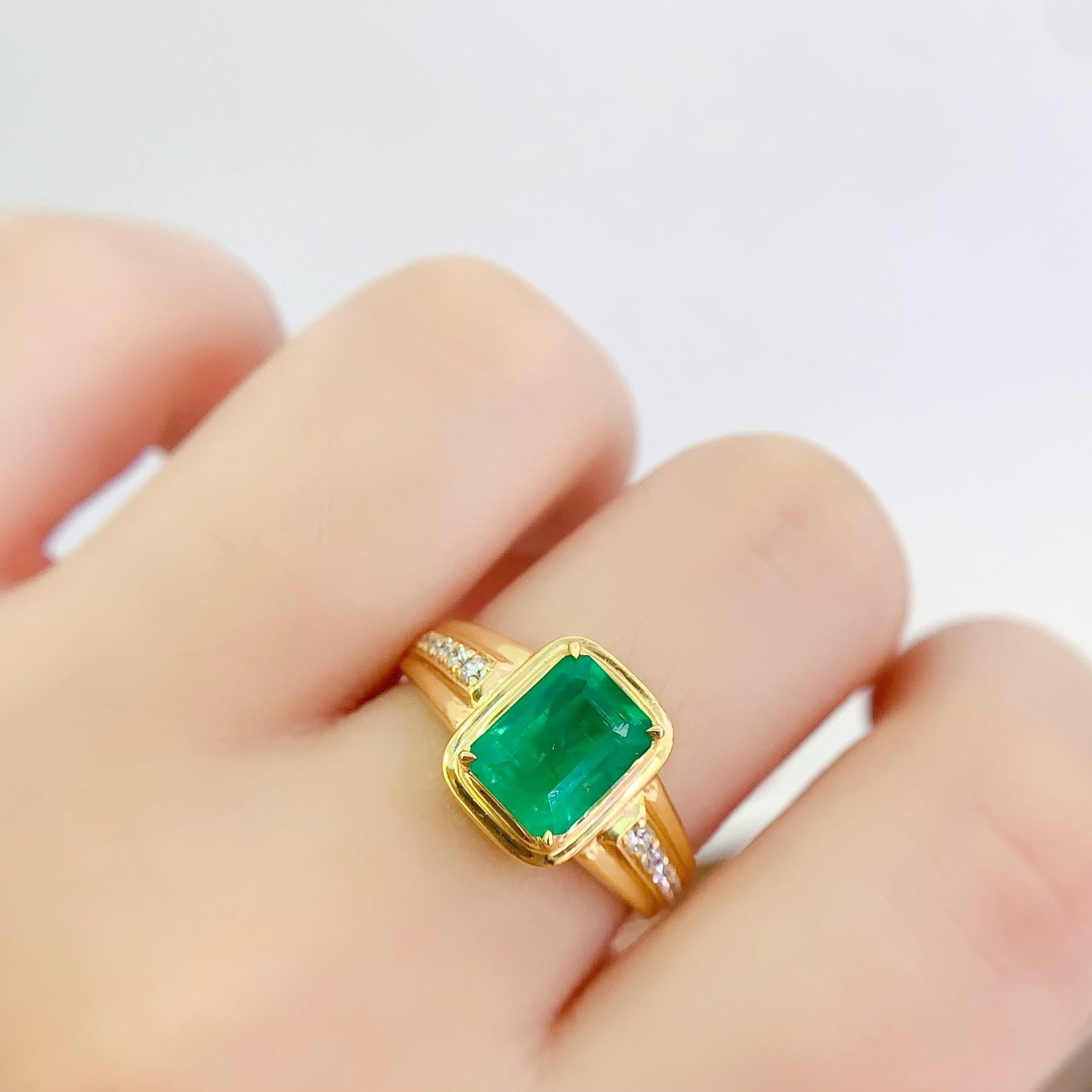 14k Gold 2 Ct Natural Emerald & Diamond Ring - 3