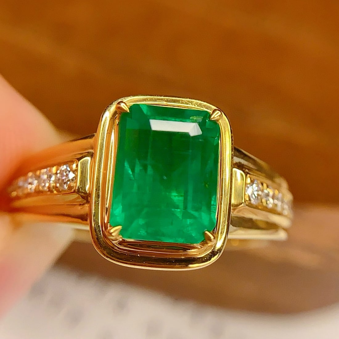 14k Gold 2 Ct Natural Emerald & Diamond Ring - 4