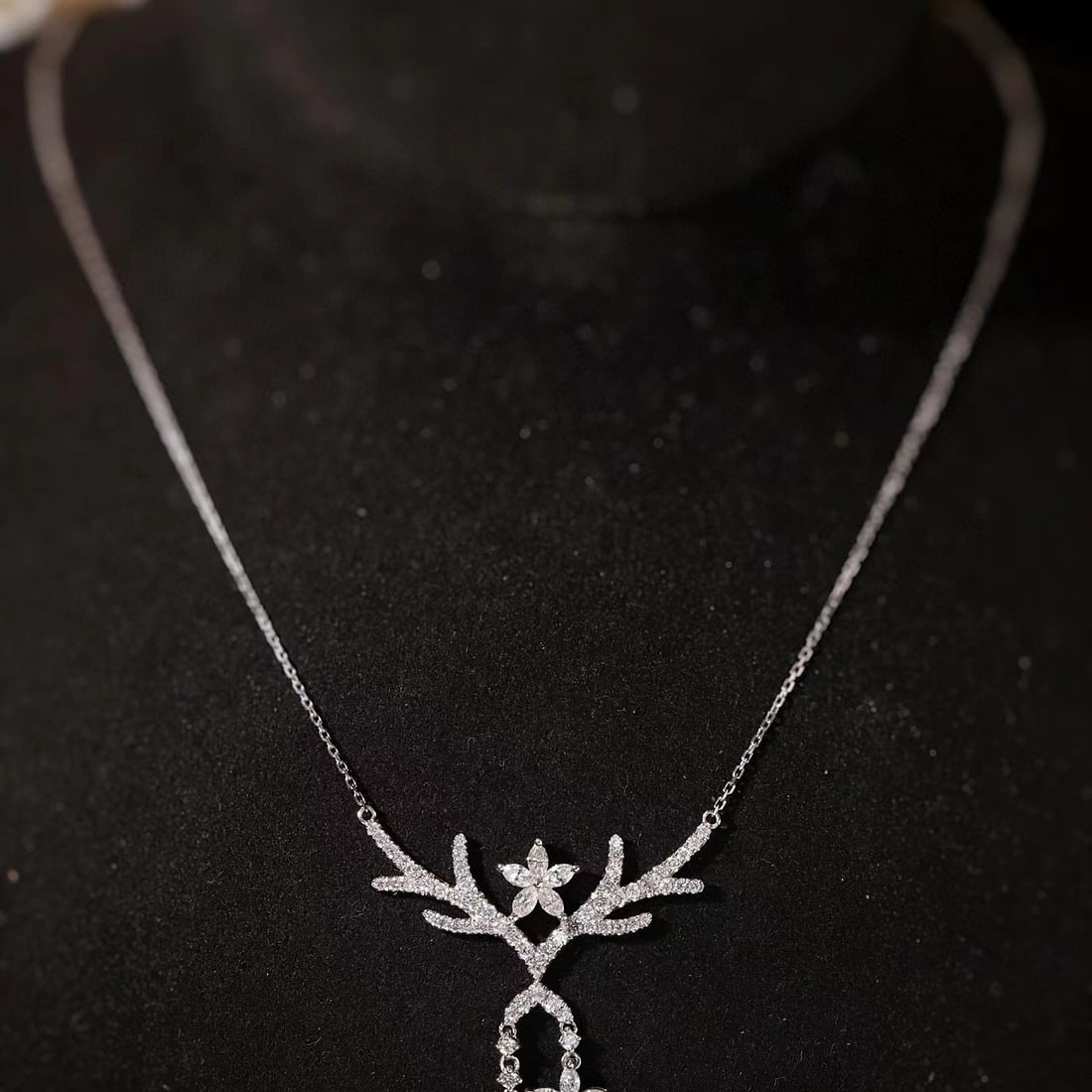 14k Gold 1.40 Ct Natural H Diamond Necklace: Ref:231053073 // gold content:14k gold // main gemstone:diamond // shape:multiply // carat weight:1. 40ct // clarity grade:vs-si // color:h // treatment:natural // Low Estimate: 4600 Condition: New