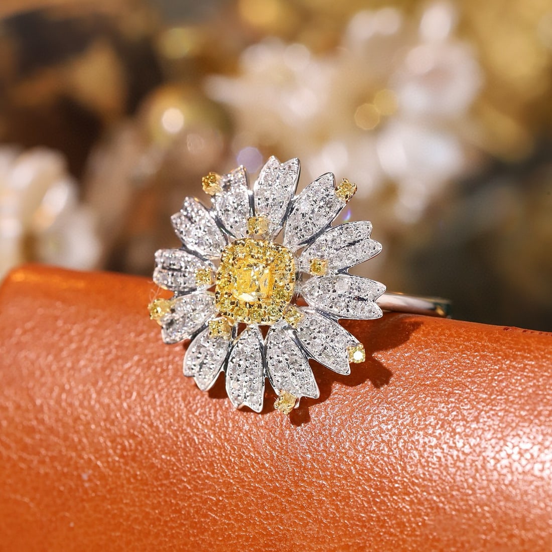 14k Gold 0.7 Ct Natural Color Diamond Ring - 3
