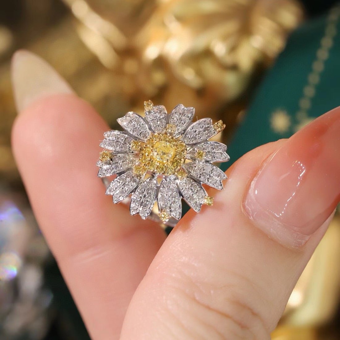 14k Gold 0.7 Ct Natural Color Diamond Ring - 6